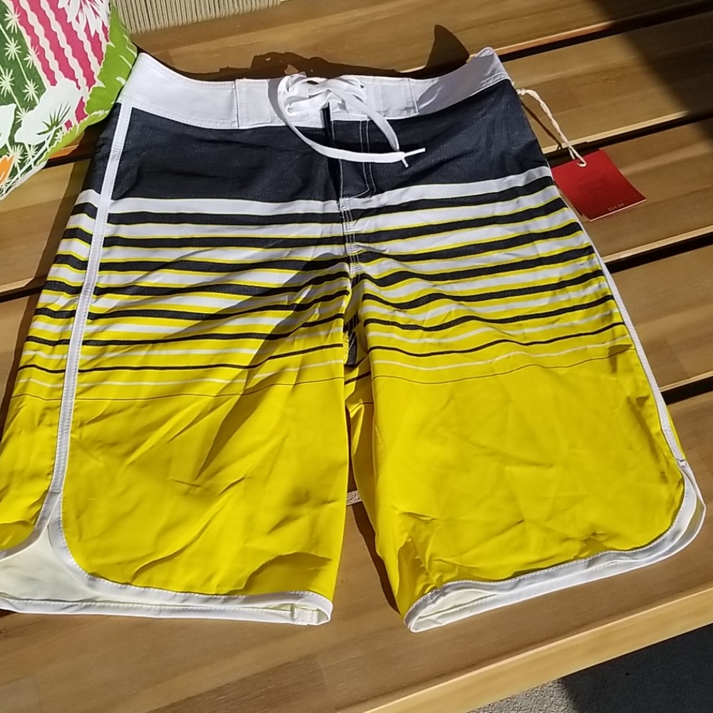 SWIM/BOARD SHORTS